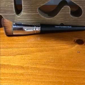 Younique foundation brush